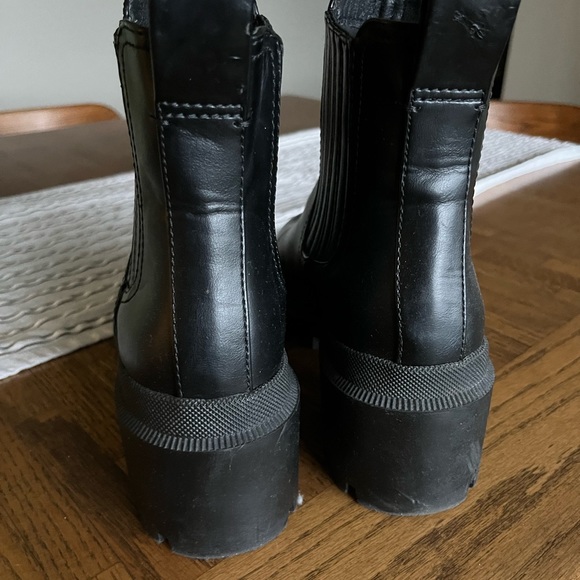 Women’s A New Day Black Chelsea Boots - Picture 2 of 4